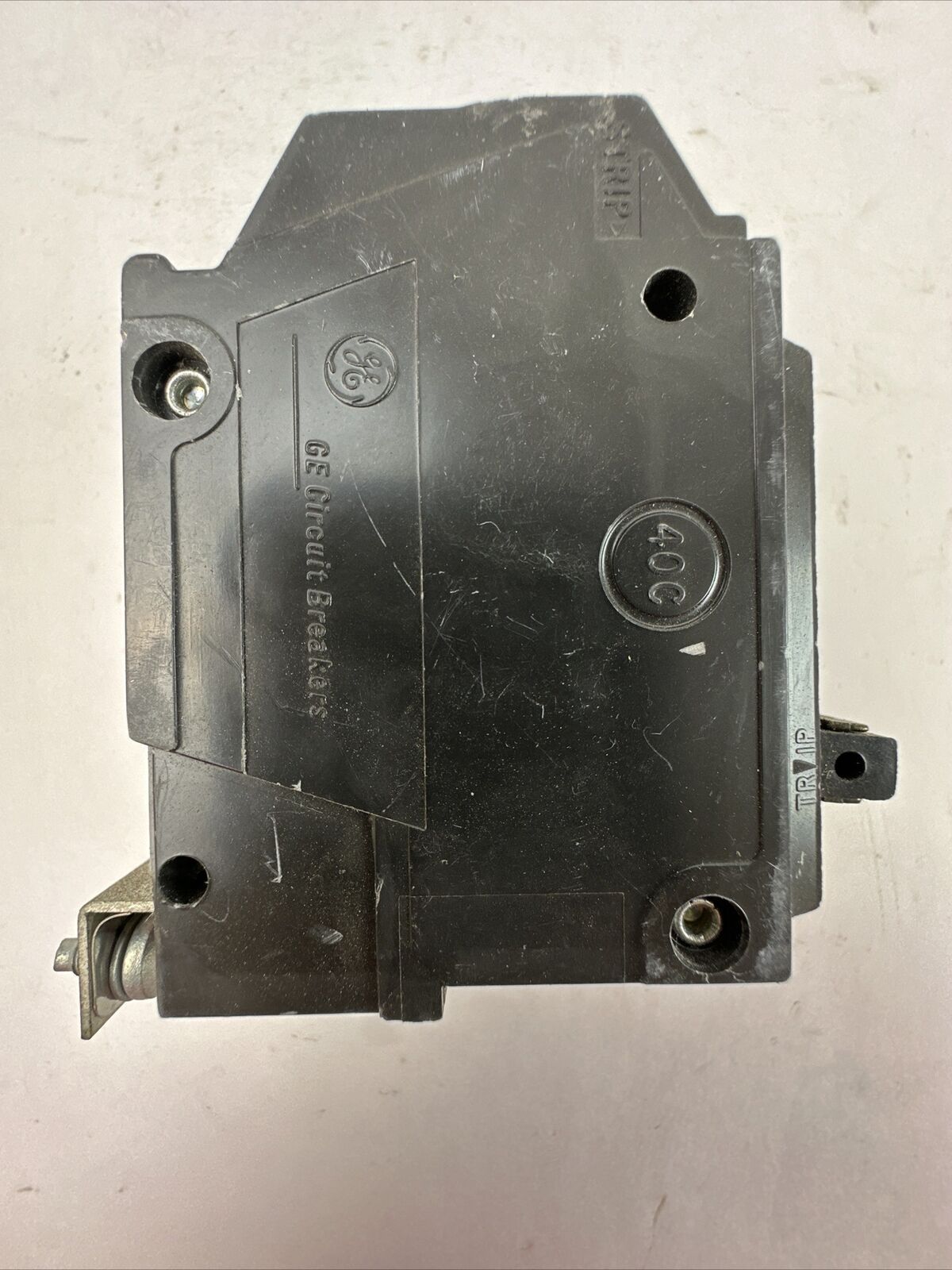 GE THQB2130 CIRCUIT BREAKER 30AMP 2POLE 120/240VAC HAS CRACKED/CHIPPED PLASTIC