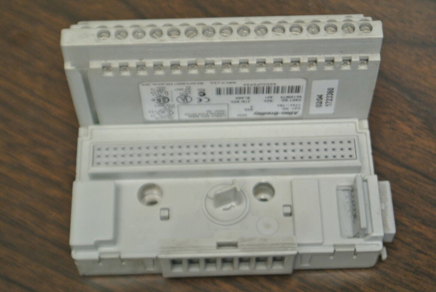 ALLEN-BRADLEY 1794-TB2 TERMINAL BASE / Ser. A, Rev. A01 / 120VAC / 10A