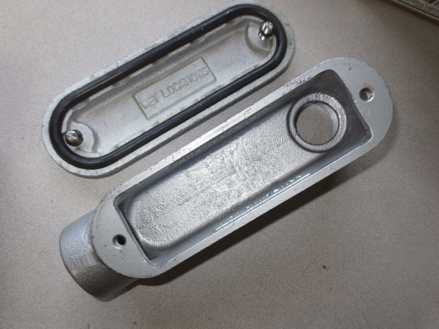 THOMAS & BETTS / T&B BLB4-TB MOGUL CONDUIT OUTLET BODY, COVER, GASKET - 1-1/4"