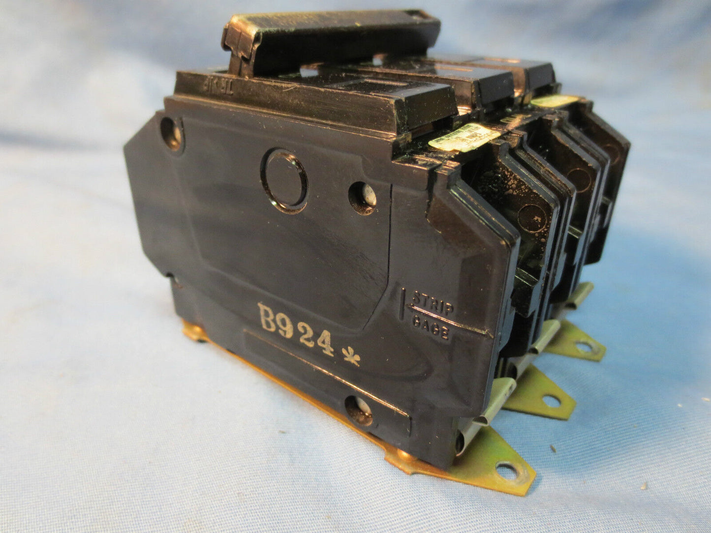 GENERAL ELECTRIC GE THQC32040 CU-AL 40A COMMON TRIP CIRCUIT BREAKER