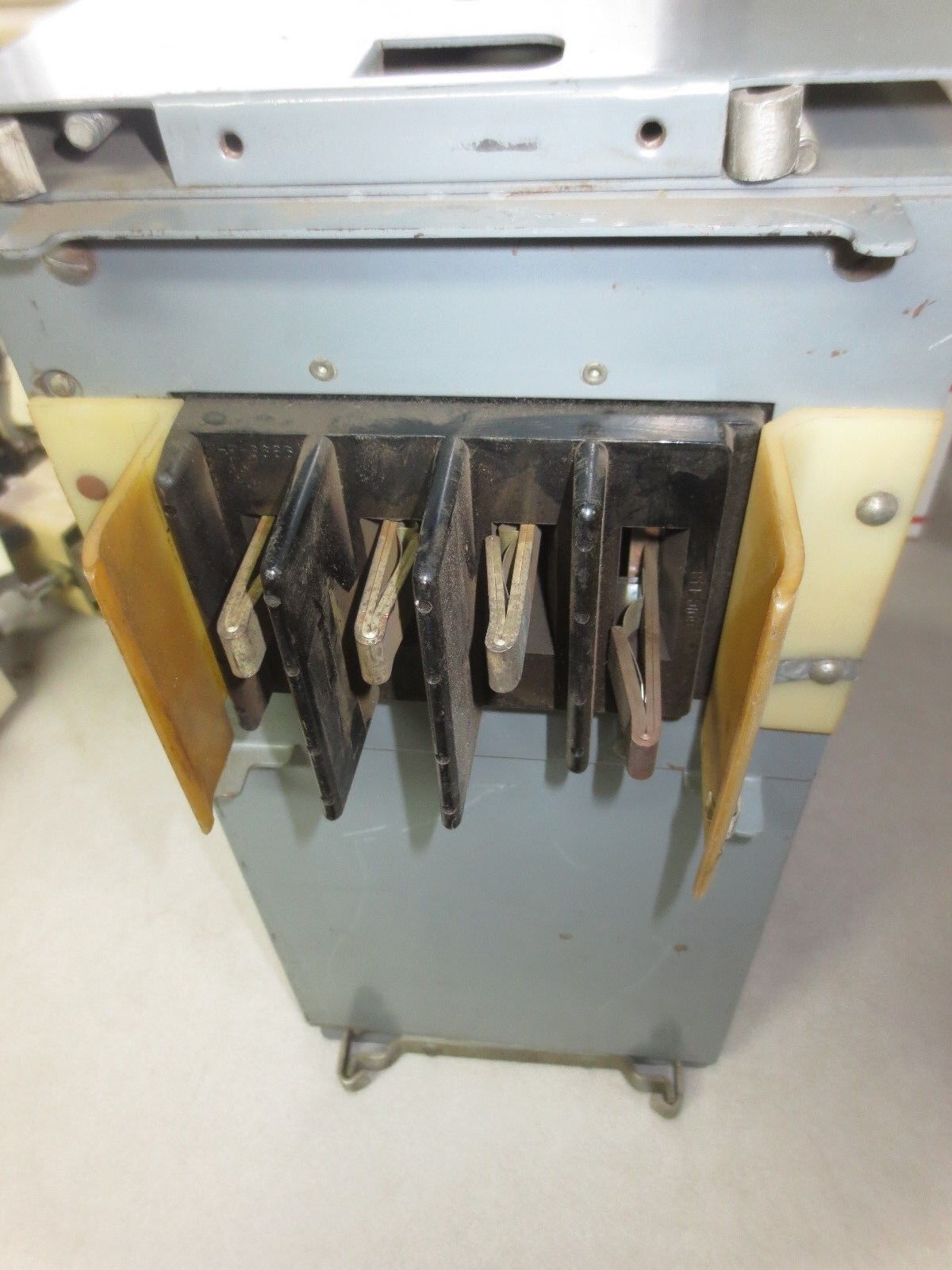GENERAL ELECTRIC DFPFA410DE BUS PLUG / CIRCUIT BREAKER - 100A, 600V, 3P, 4W