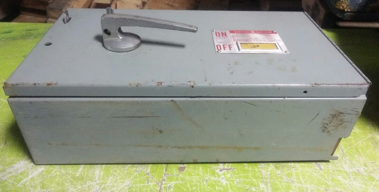 General Electric GE DD2S4324 - 200 AMP, 240 VAC 3-Pole FUSIBLE PANELBOARD SWITCH