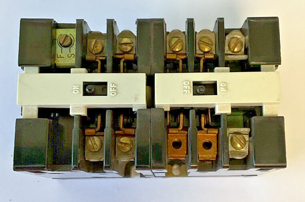 GENERAL ELECTRIC CR122A04731AA INDUSTRIAL RELAY 50HZ 300VAC 10A
