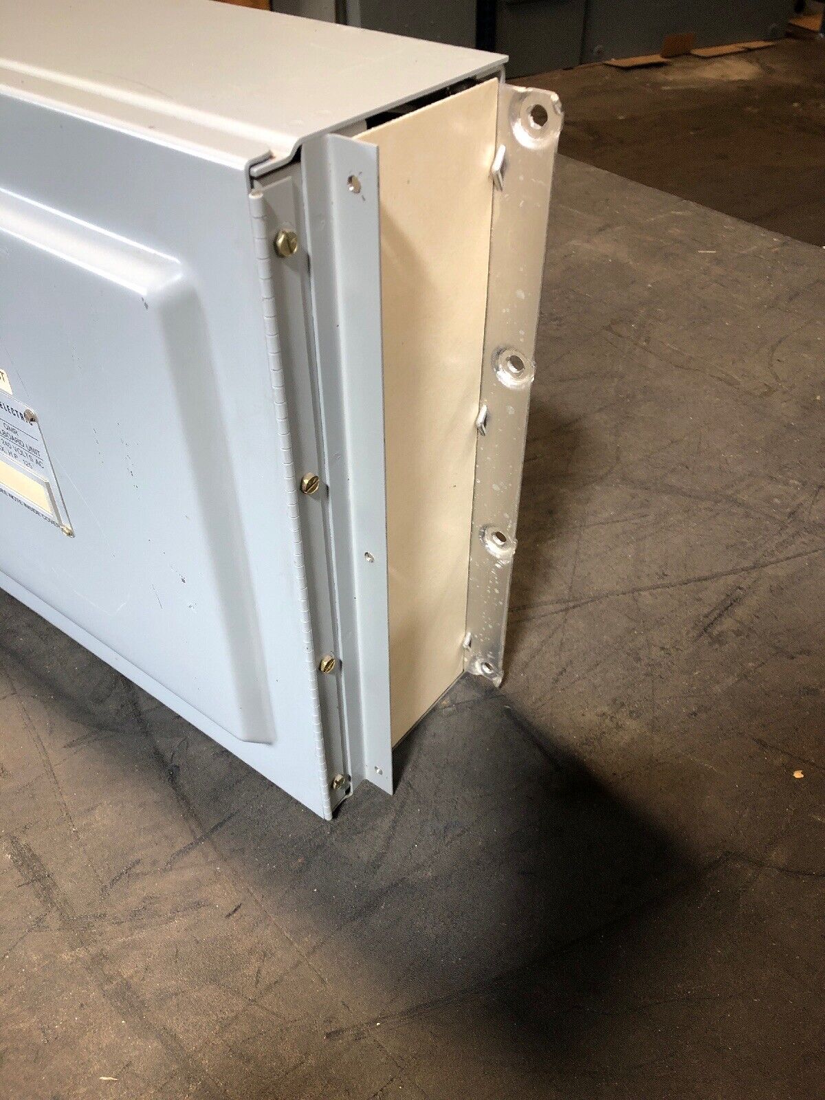 GE TYPE QMR THFP325 400 Amp 240VAC 250DVC Panelboard Unit W/Hardware