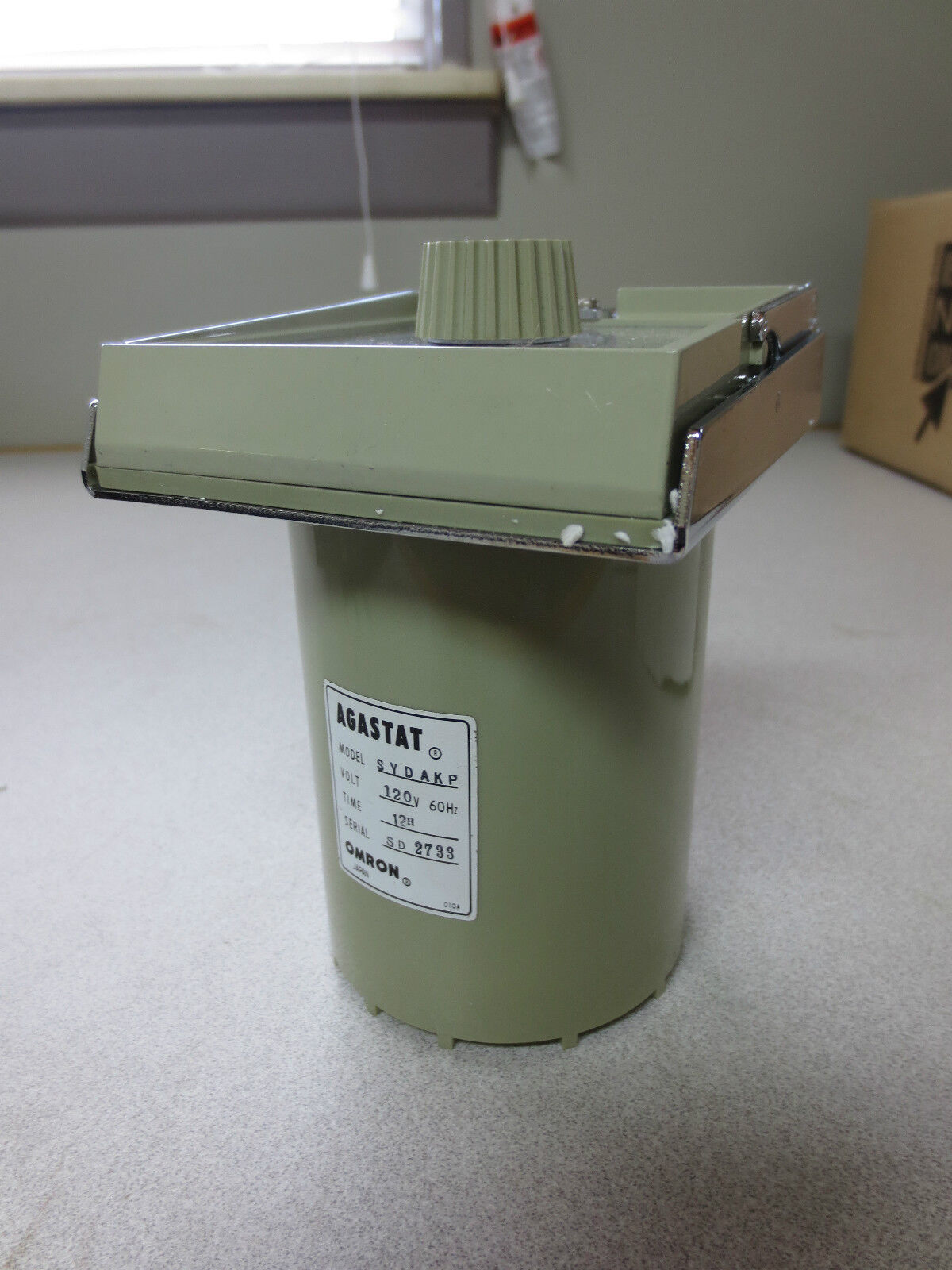 AGASTAT / OMRON SYDAKP SYNCHRONOUS MOTOR TIMER 120VAC 0-12H CHMT - NEW SURPLUS