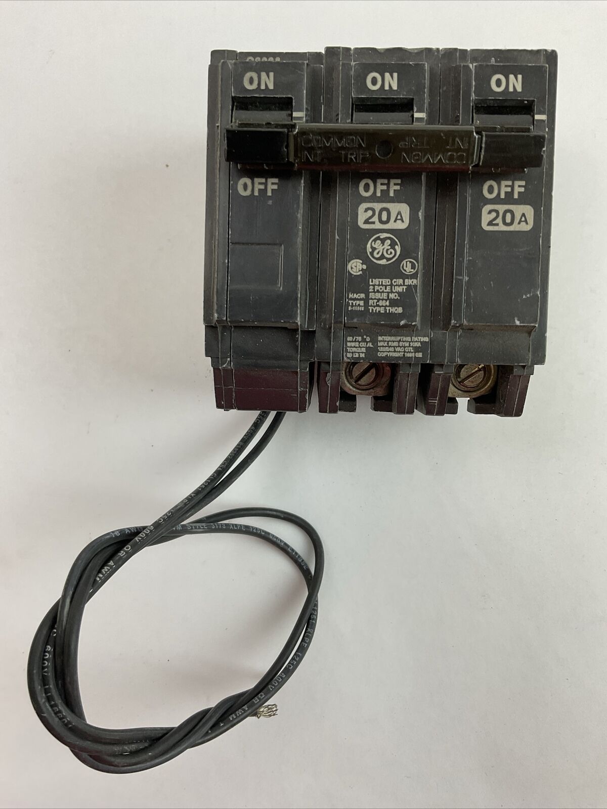 GE THQB220 CIRCUIT BREAKER 2POLE 20AMP 120/240VAC TQSTA1 SHUNT TRIP DEVICE