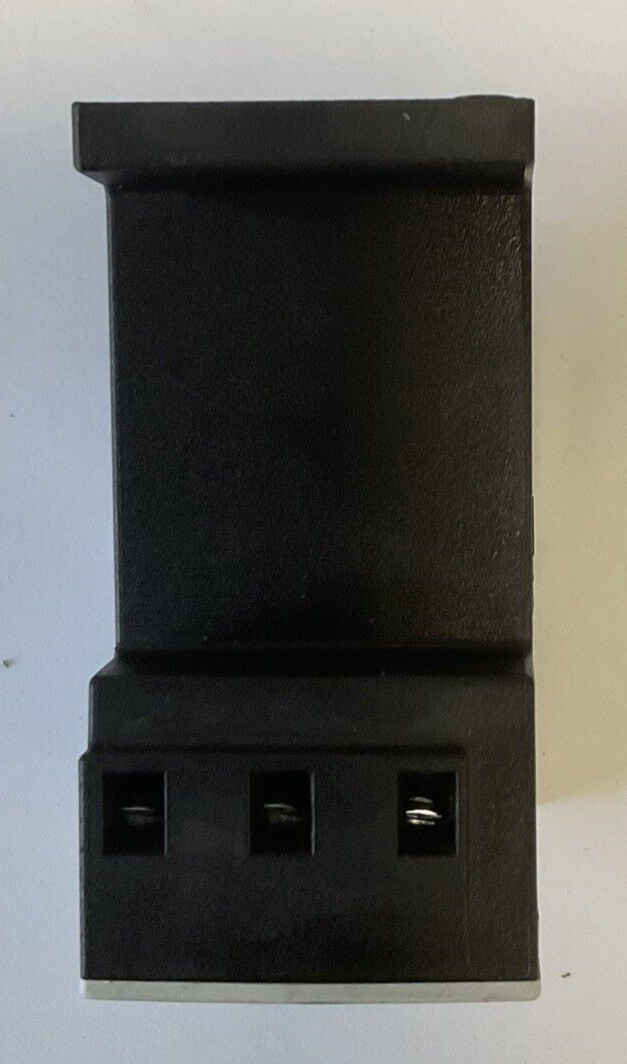 SIEMENS 3RB2026-1SB0 RELAY 600VAC W/3RB2923-0AA1 TERMINAL SUPPORT BRACKET