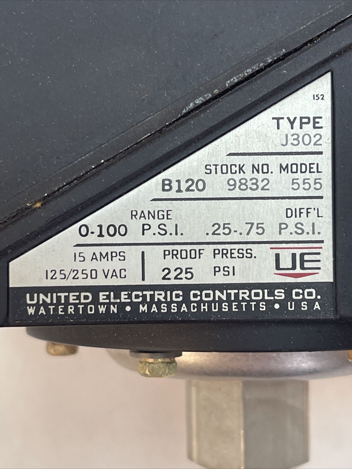 UNITED ELECTRIC CONTROLS J302 9832 555 PRESSURE SWITCH 0-100PSI 15A 125/250VAC