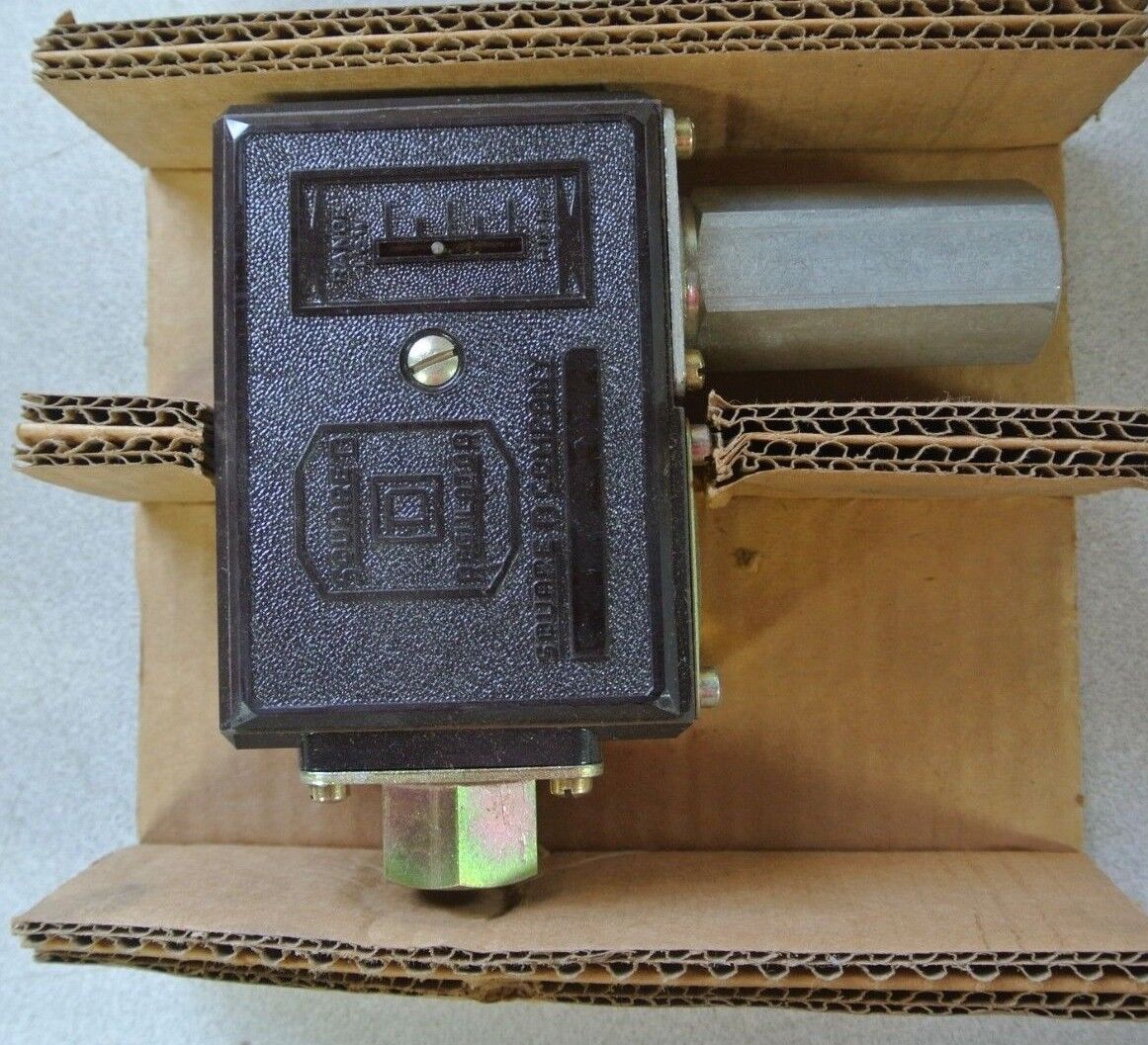 SQUARE D 9012 FHG-2 DIFFERENTIAL PRESSURE SWITCH - SET 205-215psi - NEW SURPLUS