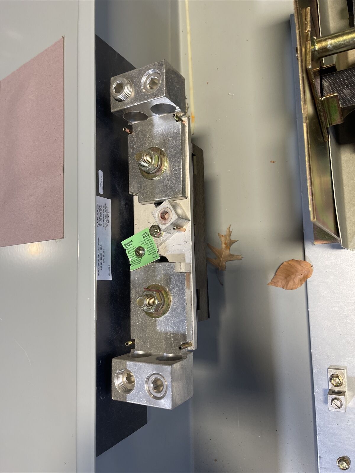 GE TH3225J FUSIBLE SAFETY SWITCH MOD 11 400A 2P 125HP 240VAC 250VDC TYPE 1,5,12