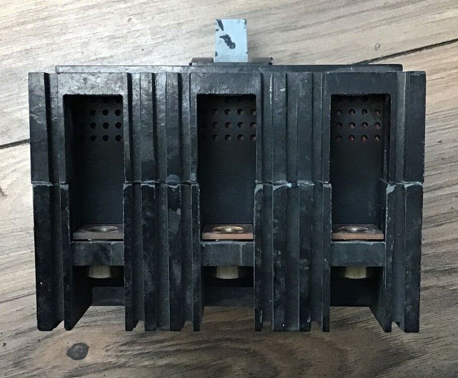 SQUARE D FAL-36007-12M CIRCUIT BREAKER 7AMP MISSING LUGS****LOTOF3***