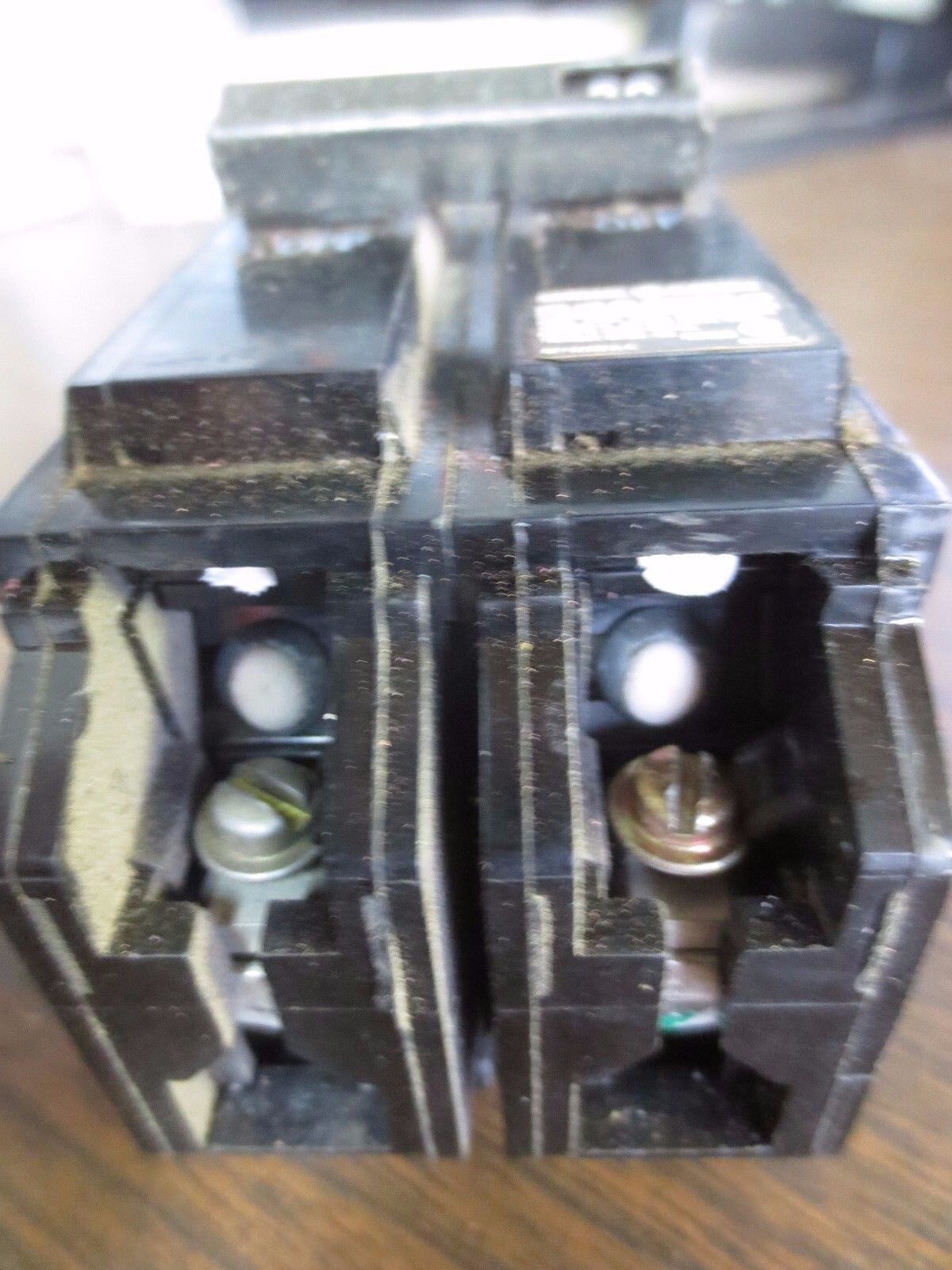 GE THQL2130 Q-LINE CIRCUIT BREAKER COMMON-TRIP - 30A, 120/240V, 2-POLE