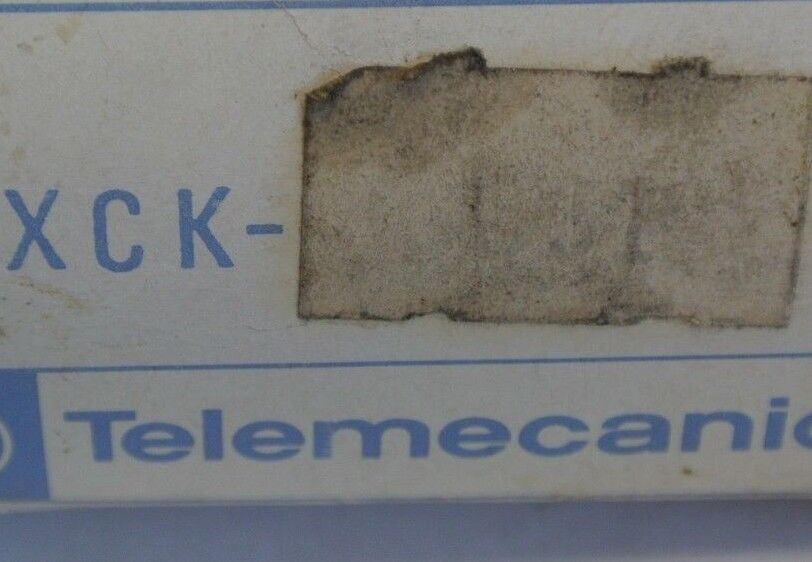 TELEMECANIQUE XCK-D31 LIMIT SWITCH ROLLER-TYPE HEAD - NEW SURPLUS- ZCK-31