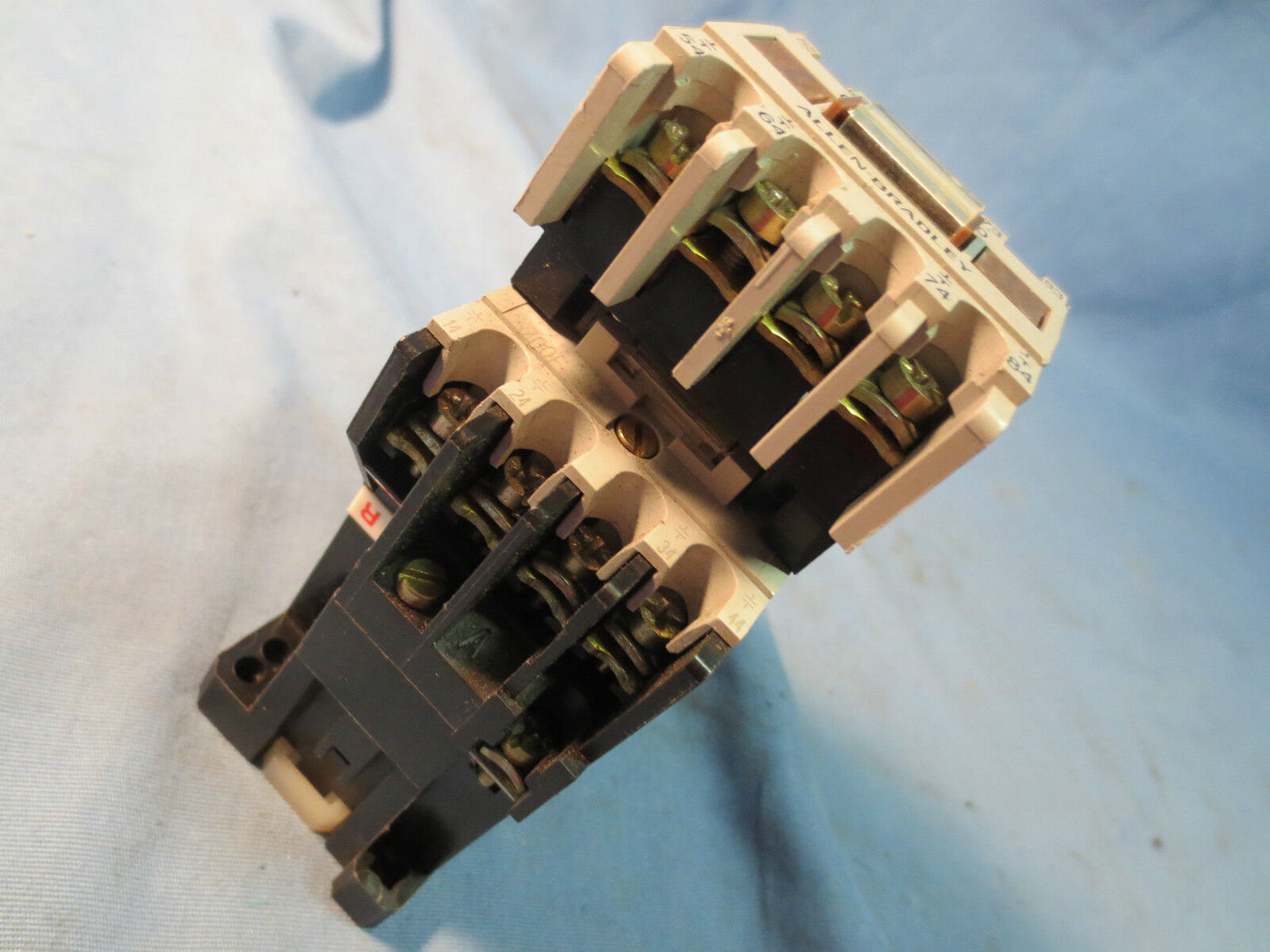 ALLEN BRADLEY 700-F400A1 Ser. C RELAY w/ A-B 195-FA40 Ser. A AUX. CONTACT BLOCK