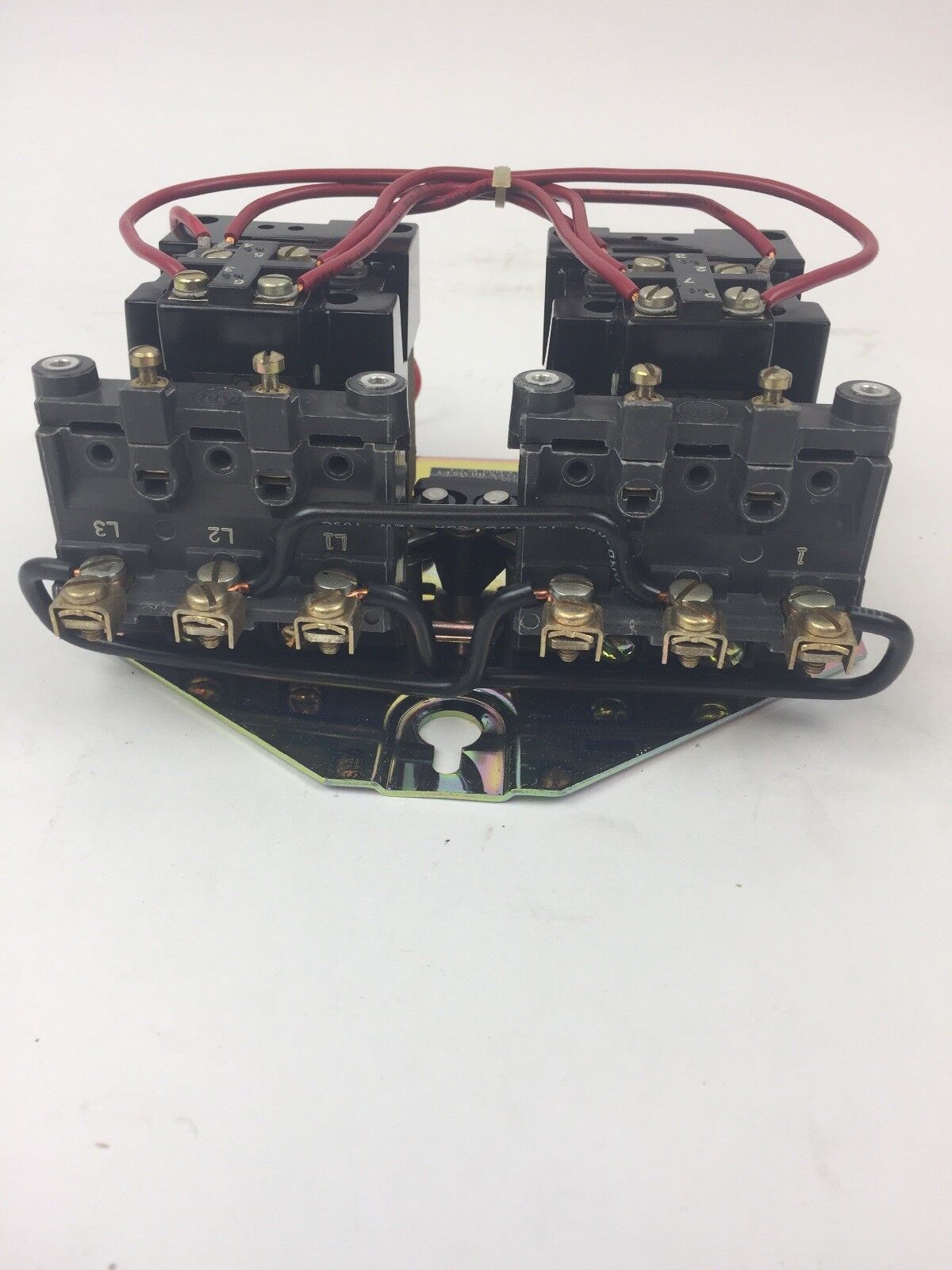 ALLEN BRADLEY 715X-A0D3000 TWO SPEED STARTER SIZE 0 PHASE 3 120V 60HZ NO CONTACT