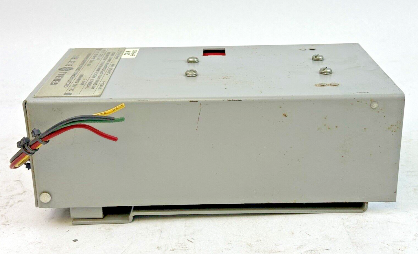 GE - TJKMOMA1 MOD. 2 - CIRCUIT BREAKER OPERATING MECHANISM - 120 VAC, 5.5 A