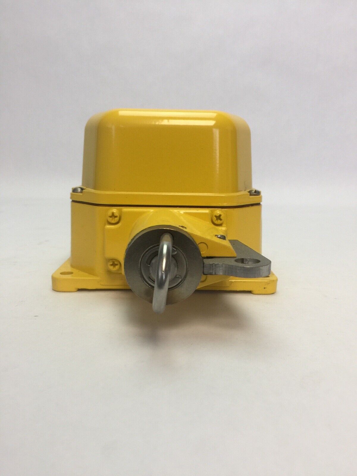 REES 04954-214 CABLE OPERATED SWITCH DOUBLE END LATCH PLATE 25# TRIP FORCE *2NO/