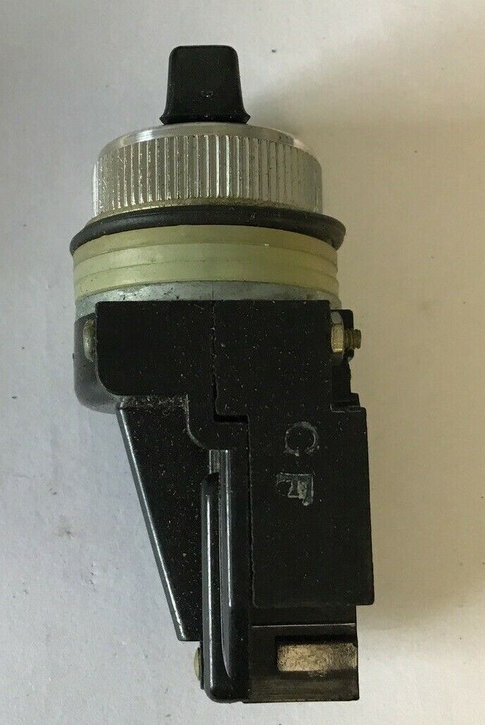 GENERAL ELECTRIC CR104B8211 SELECTOR SWITCH