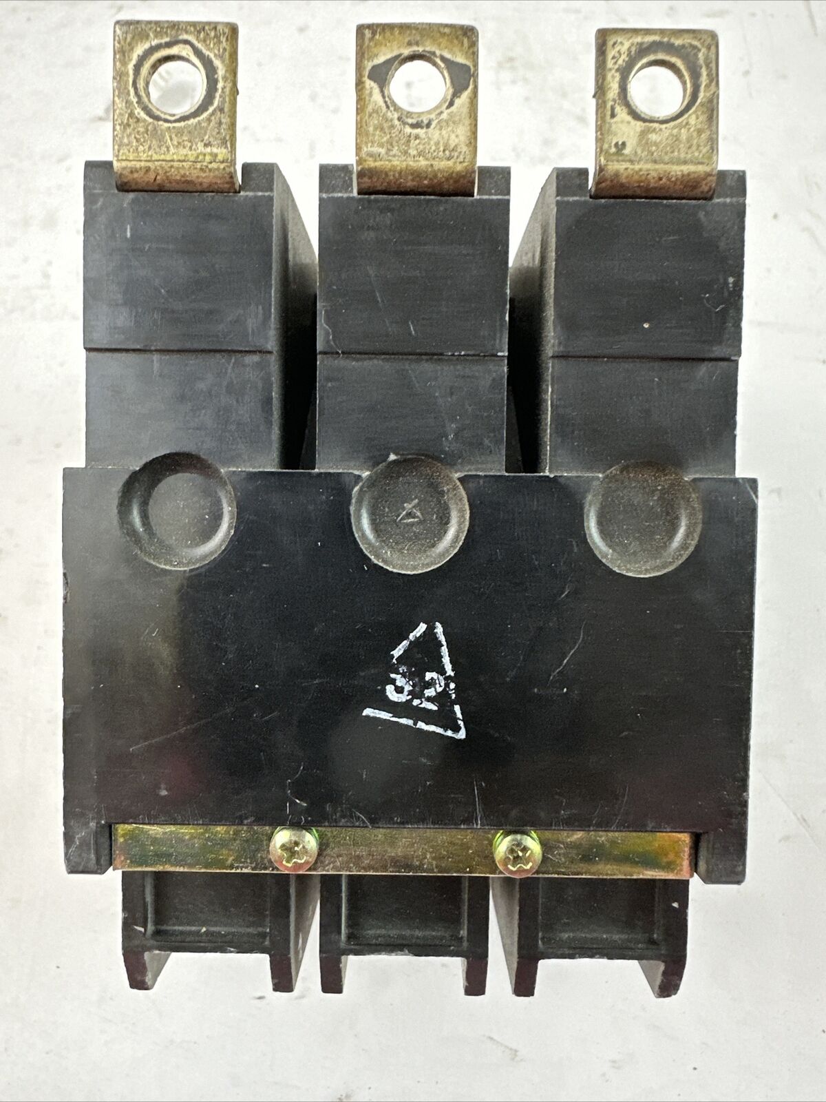 CUTLER HAMMER GHB3040 CIRCUIT BREAKER 3POLE 40AMP 277/480VAC 240VAC 125/250VDC