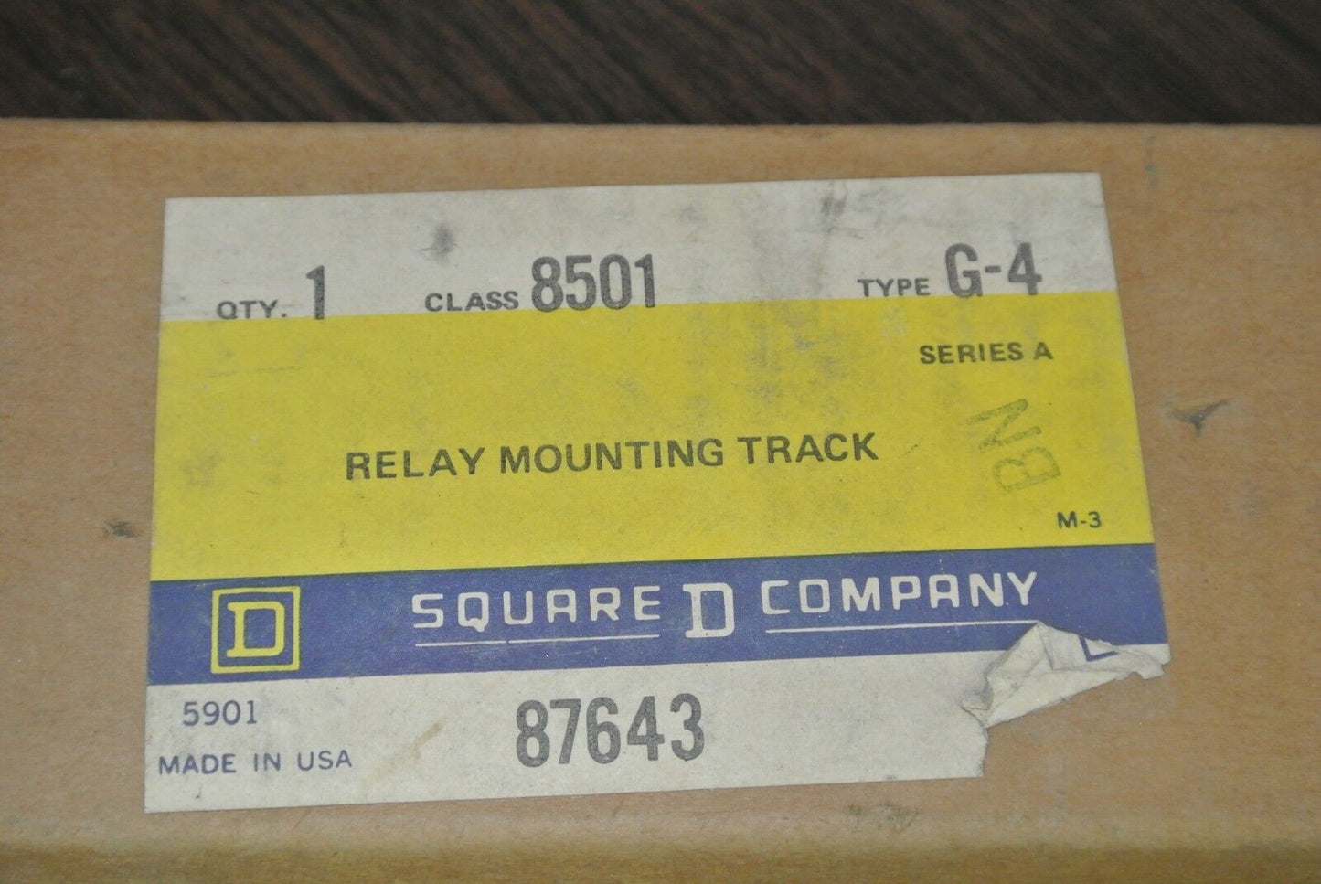SQUARE D 8501 G-4, Ser. A - RELAY MOUNTING TRACK - NEW SURPLUS