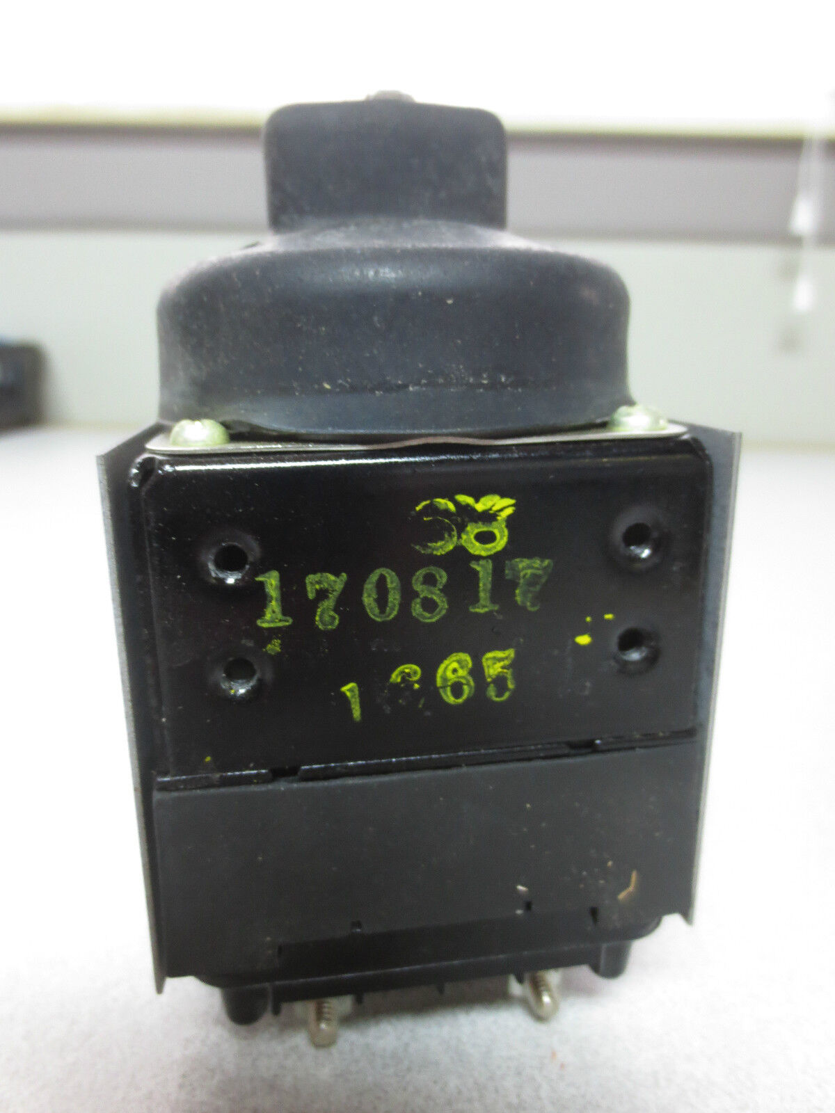 AGASTAT NE-12QT TIME DELAY RELAY - 220V, 50/60Hz -HAS CRACK SEE PHOTOS
