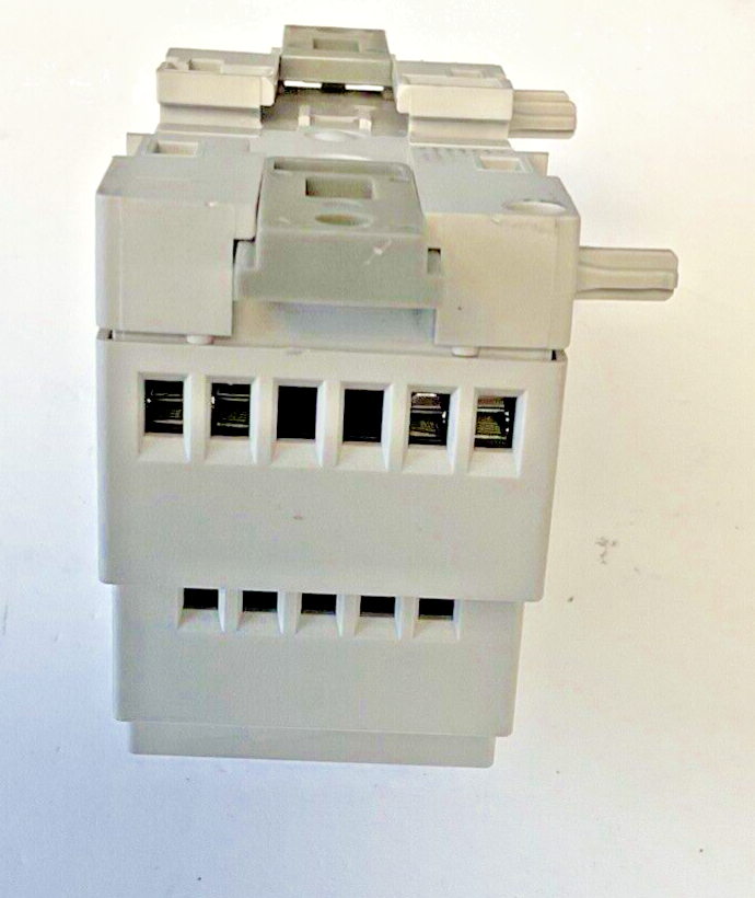 IDEC FL1F-M08B2R2 RELAY EXPANSION MODULE 24VDC 240VAC 5A
