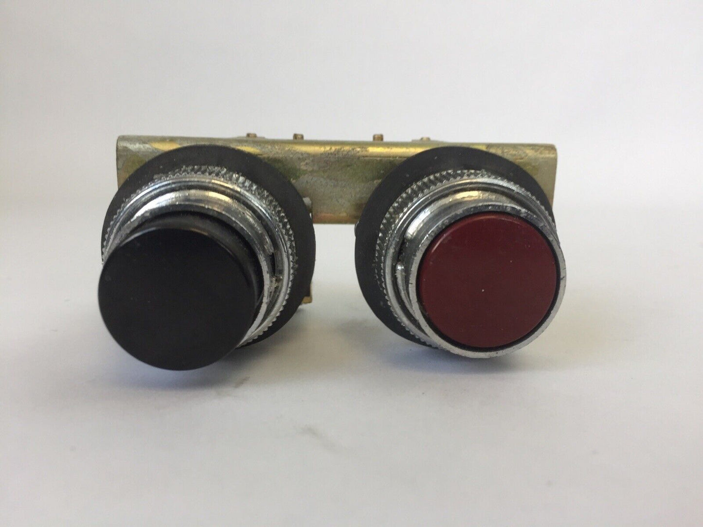 WESTINGHOUSE OT1 ASSEMBLY BLACK-RED MAINTAINED CONTACT PUSHBUTTON 506C933G01