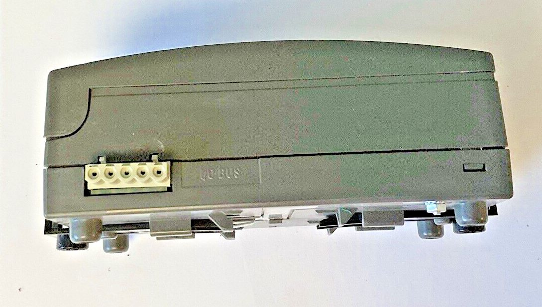 SCHNEIDER ELECTRIC UI-8-10 INPUT MODULE 10-28VDC 0.7W