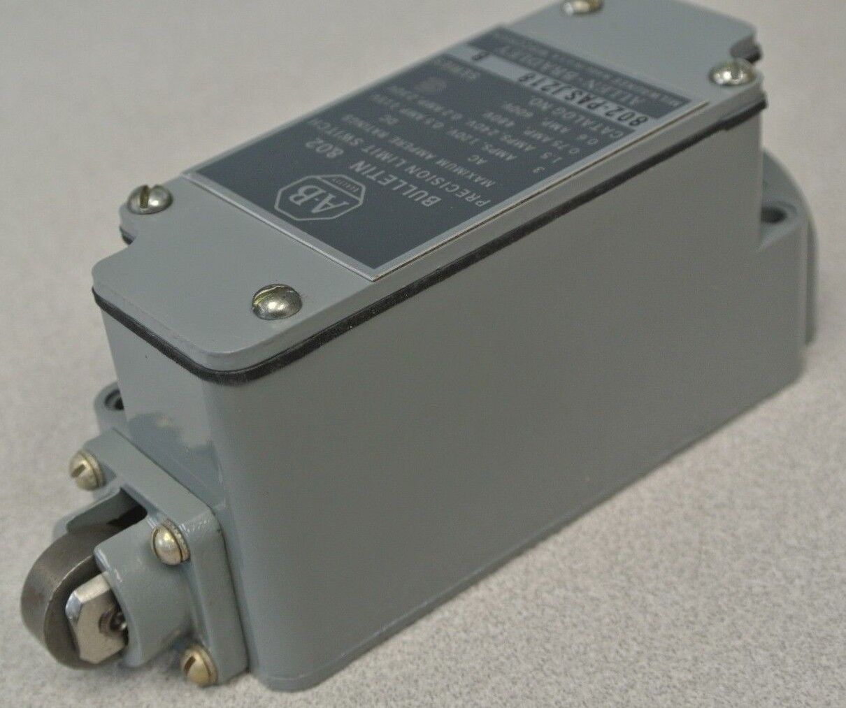 ALLEN-BRADLEY 802-PASJ218 PRECISION LIMIT SWITCH / PUSH ROLLER / NEW SURPLUS