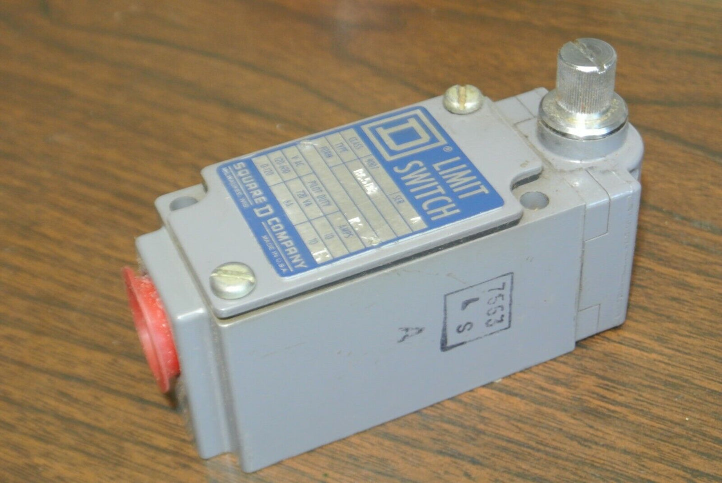 SQUARE D 9007 B65B2 LIMIT SWITCH / 0-120 VAC / 120-600VAC / 10A / NEW SURPLUS