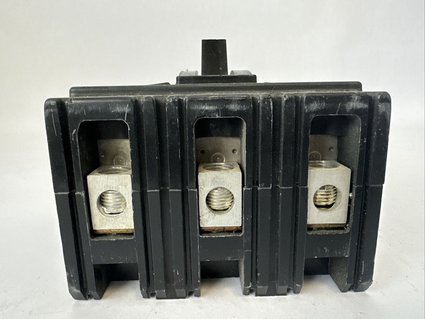 SQUARE D FAL32070 SERIES 2 CIRCUIT BREAKER 70AMP 240VAC 250VDC 3POLE THERMAL-