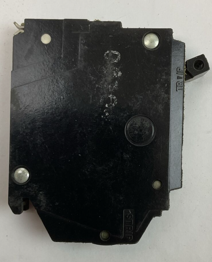 GE TQP130 30AMP 120/240VAC 1POLE CIRCUIT BREAKER (LOT OF 3)