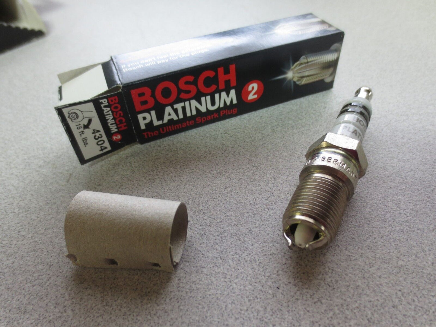 BOSCH 4304 / 0 242 225 606 PLATINUM 2 SPARK PLUGS - NEW SURPLUS, PACK of 4