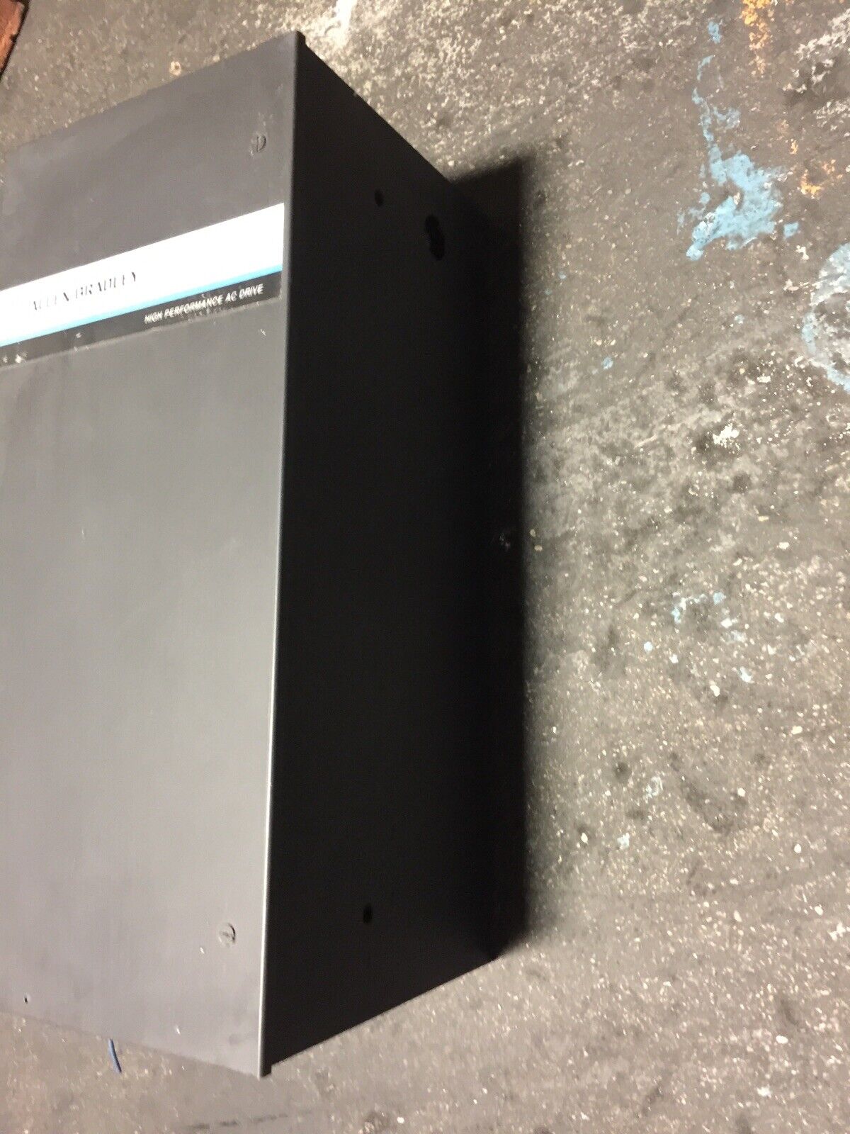 ALLEN BRADLEY 1392-B100-RK-MC-B-D1-F2-F4 AC DRIVE OUTPUT 440VAC 60A 3PH INPUT