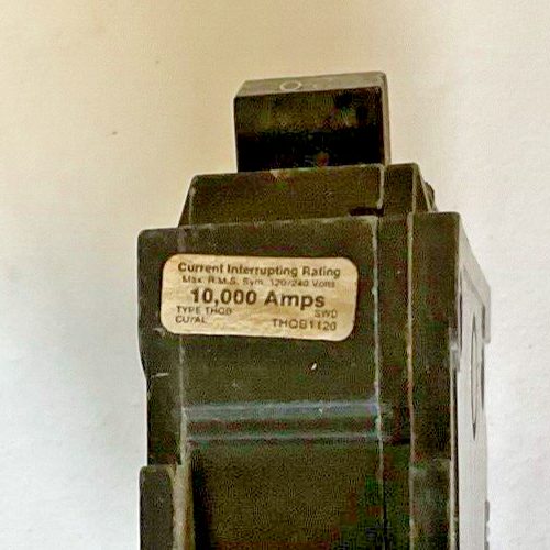 GENERAL ELECTRIC THQB1120 CIRCUIT BREAKER 20A 120/240VAC 1POLE THQB***LOTOF4***