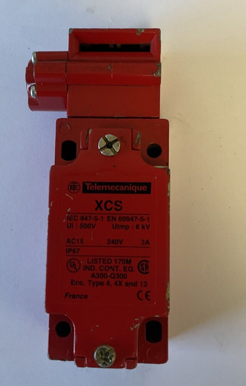 TELEMECANIQUE XCS-B803 SAFETY SWITCH 3A 240V 6KV