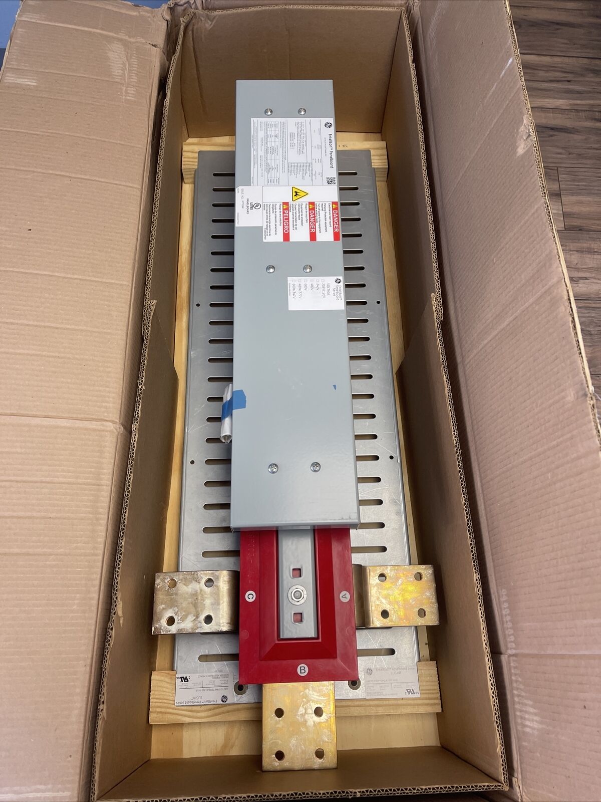 GE ENT2404BL3H2 ENTELLEON PANELBOARD 400A