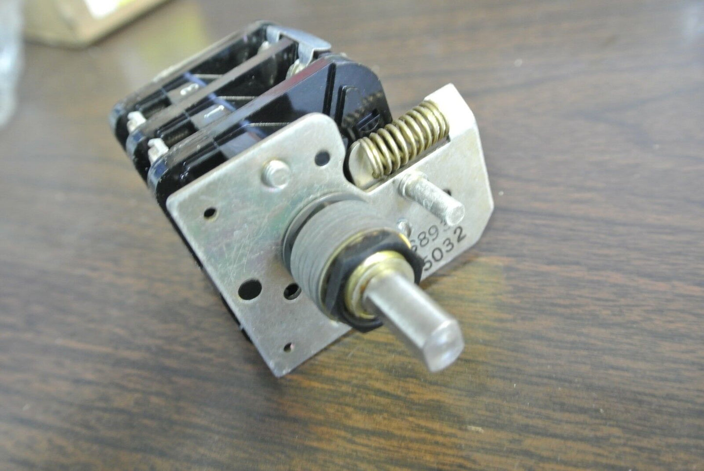 ALLEN-BRADLEY 908531 ROTARY PILOT SWITCH - SPECIAL - BULLETIN 806 - NEW SURPLUS