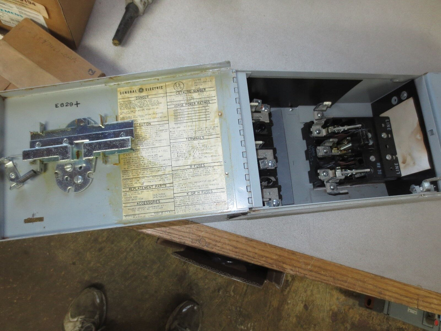 GENERAL ELECTRIC THFP361L TWIN PANELBOARD SWITCH - 30A, 600VAC, 3-POLE