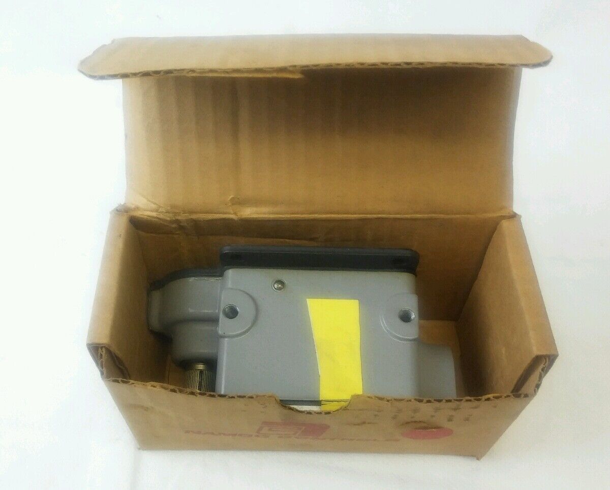 NAMCO CONTROLS SNAP-LOCK LIMIT SWITCH EA040-21100
