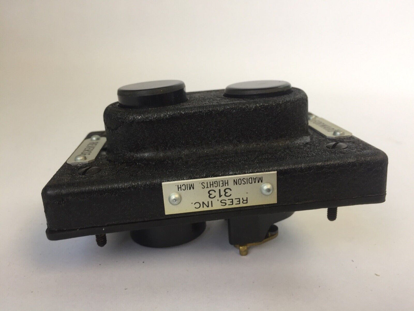 REES 313 FORWARD REVERSE PUSHBUTTON SWITCH