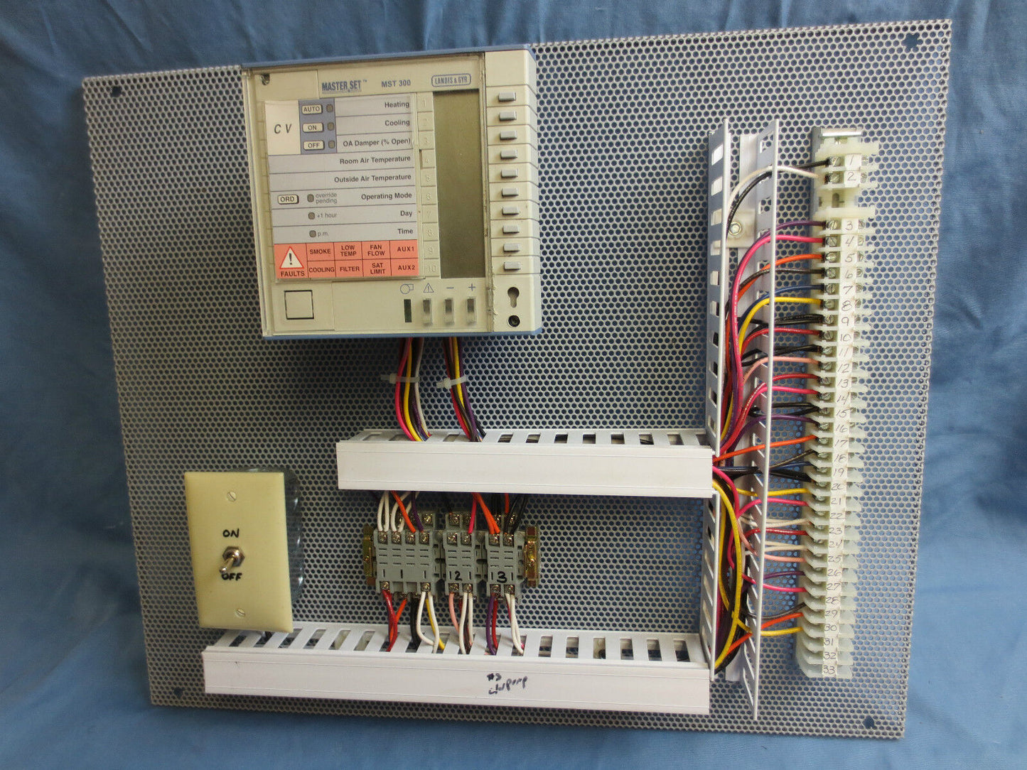 LANDIS & GYR MASTER-SET MST 300 HVAC CONTROLLER / BOARD / SWITCH / ASSEMBLY