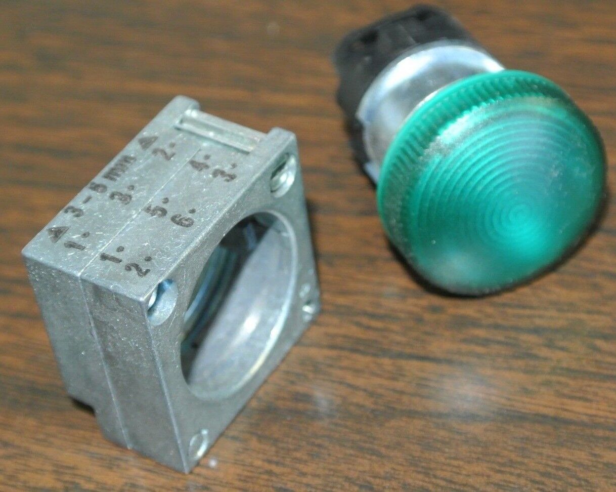 SIEMENS 3SB3501-6BA40 - PILOT LIGHT w/ CONC. RING - GREEN - NEW SURPLUS