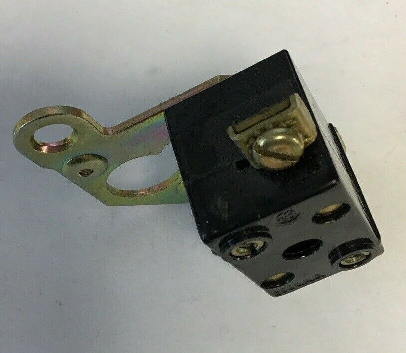 GE CR940WA310 PUSHBUTTON 600VAC
