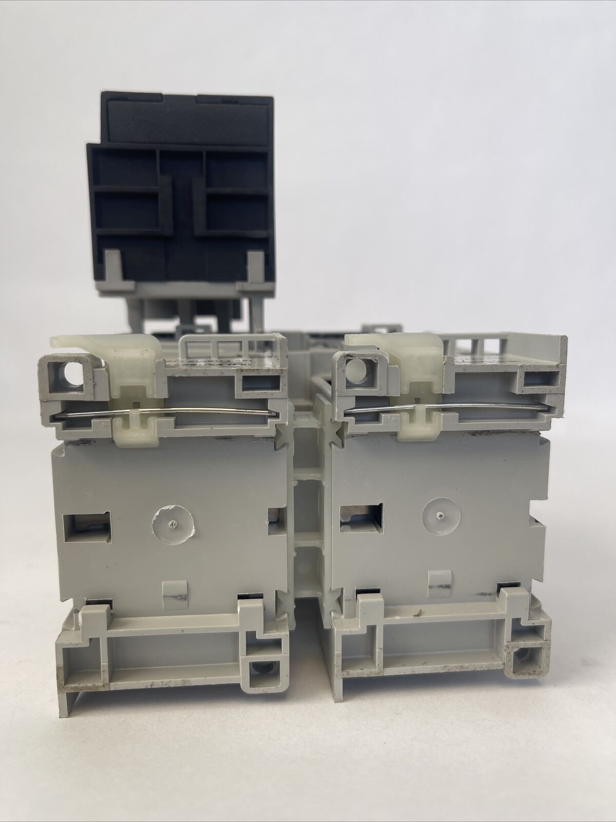 ALLEN BRADLEY REVERSING STARTER (104-C12DJ22 600VAC 32A 10HP + 193-T1AC12)