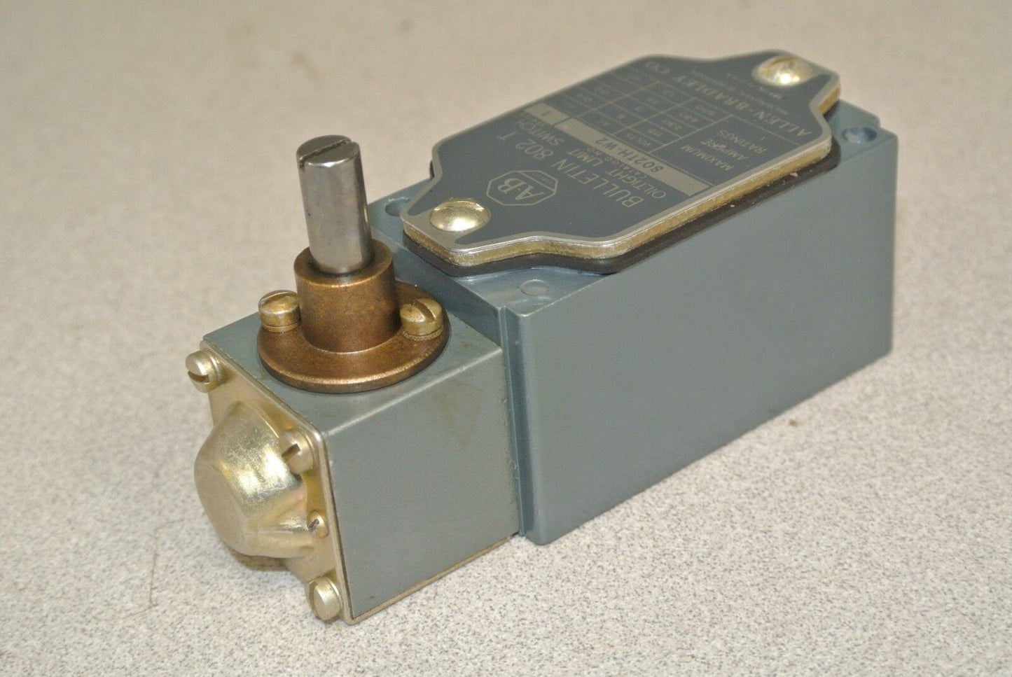 ALLEN-BRADLEY 802T-HW2 OILTIGHT LIMIT SWITCH Ser 1 / SPRING RETURN / NEW SURPLUS