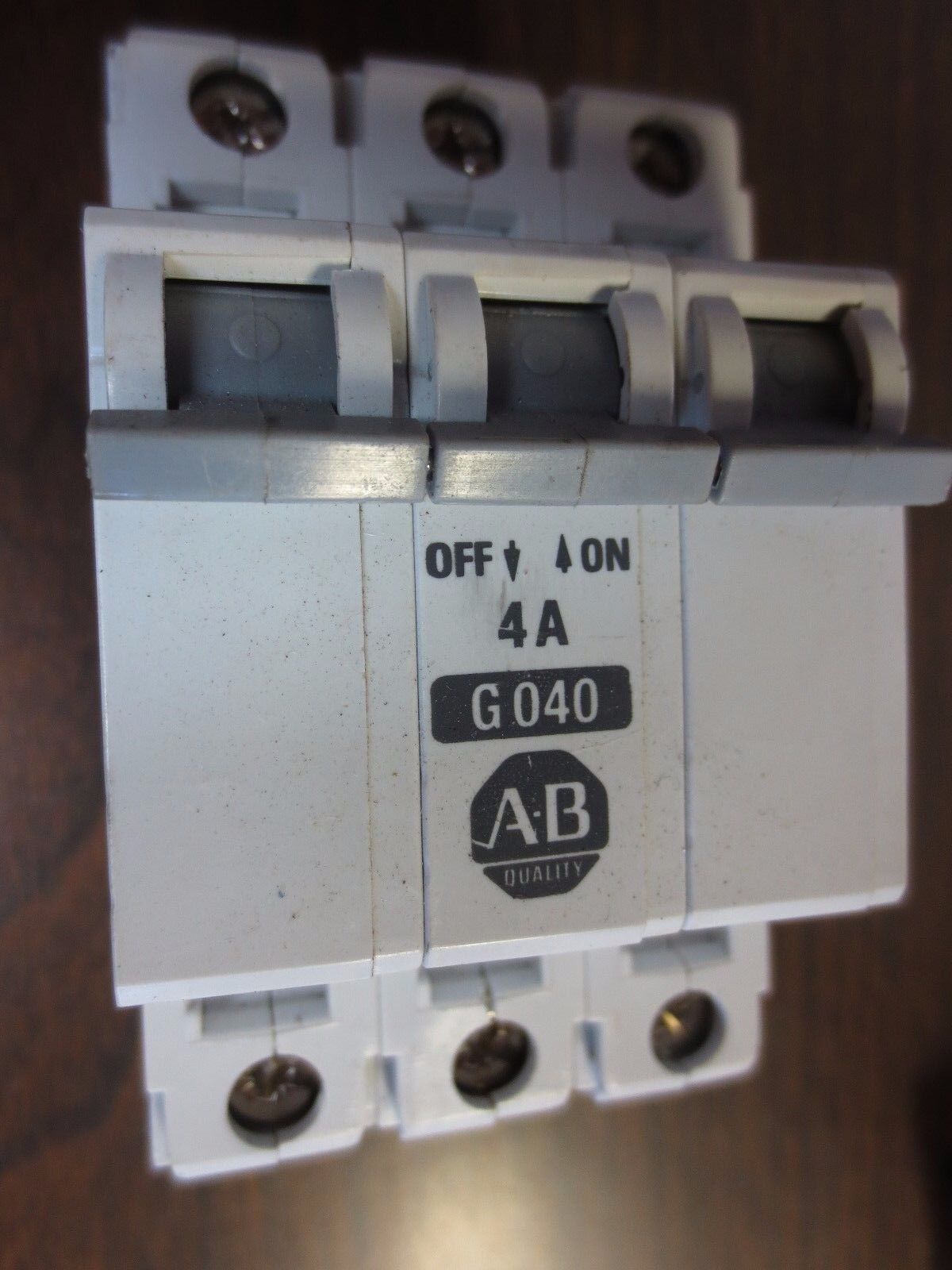 ALLEN-BRADLEY 1492-CB3, Ser. B CIRCUIT BREAKER 4A, 3-POLE - G040