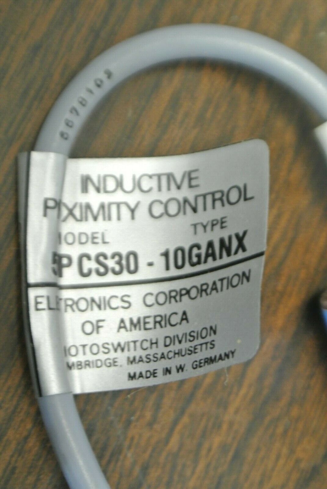 ALLEN-BRADLEY / PHOTOSWITCH 51PCS30 / 10GANX INDUCTIVE PROXIMITY SWITCH / NEW