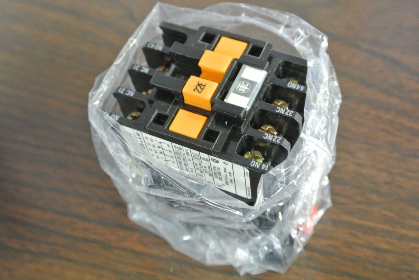 TELEMECANIQUE CA2DN1229FA60 CONTROL RELAY / AUX. CONTACTOR - 110-120V COIL