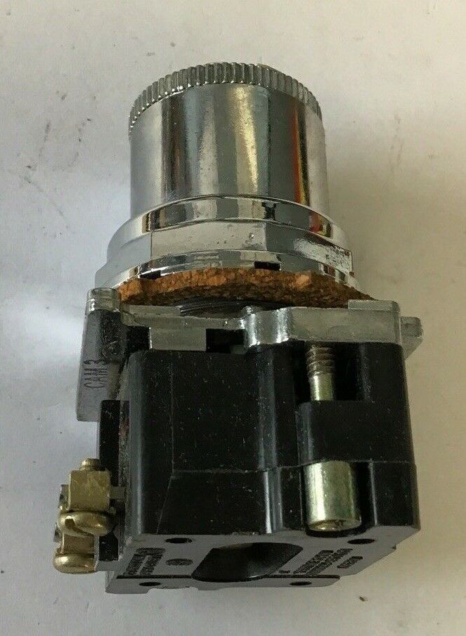 CUTLER HAMMER 10250T6033 ILLUMINATOR SELECTOR SWITCH ***MISSING TOP SCREWS***